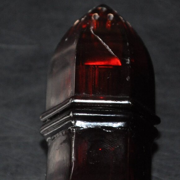 Vintage Avon Cape Cod Collection Ruby Red Glass Salt & Pepper Shaker Set - Picture 9 of 9
